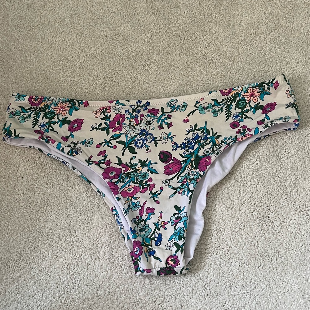 SHEIN / Size M / Floral Bikini BOTTOMS ONLY